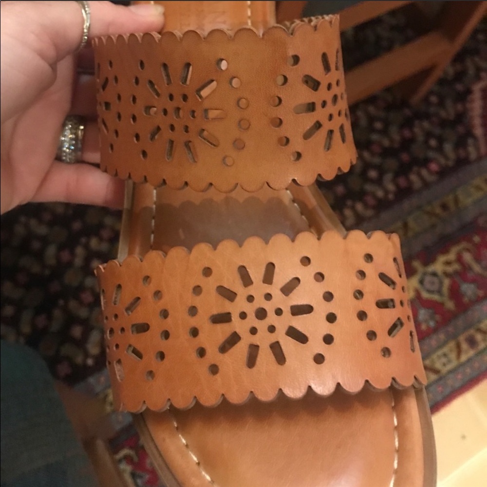 Strapped Susana sandals.Sz 8.5M. Perfect condition